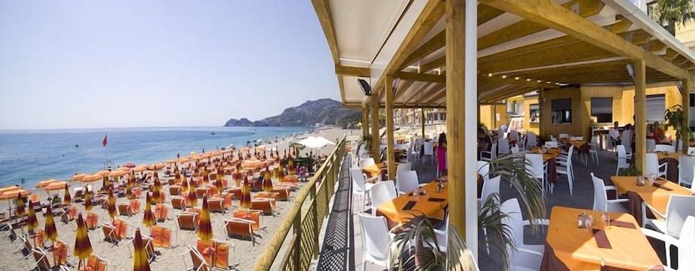 Maniel Beach Hotel Letojanni Exterior foto