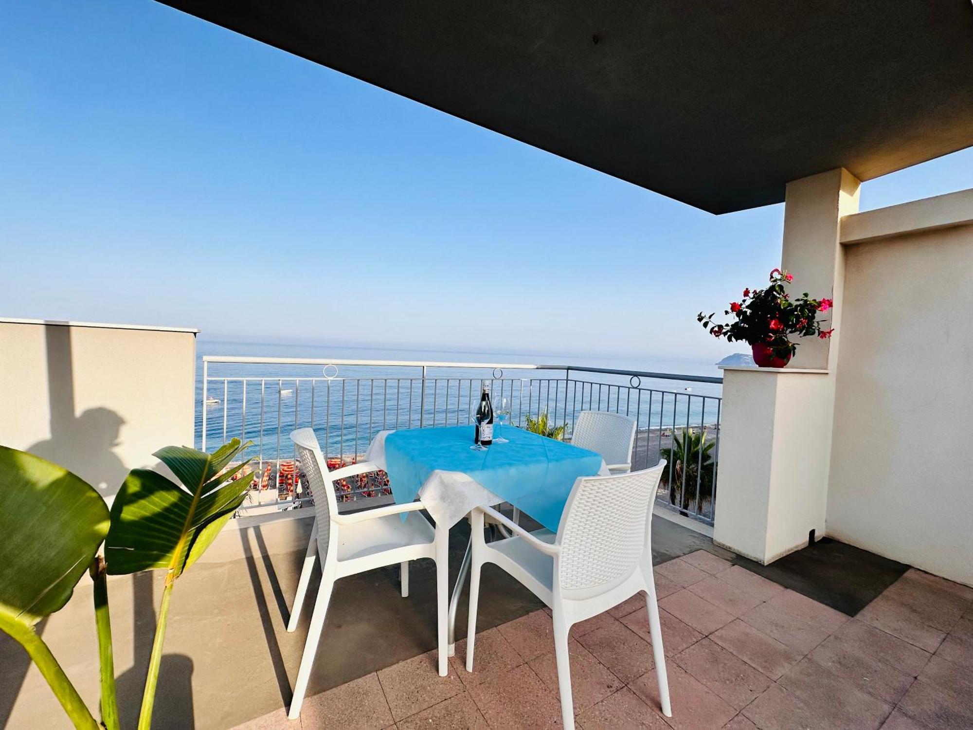Maniel Beach Hotel Letojanni Exterior foto