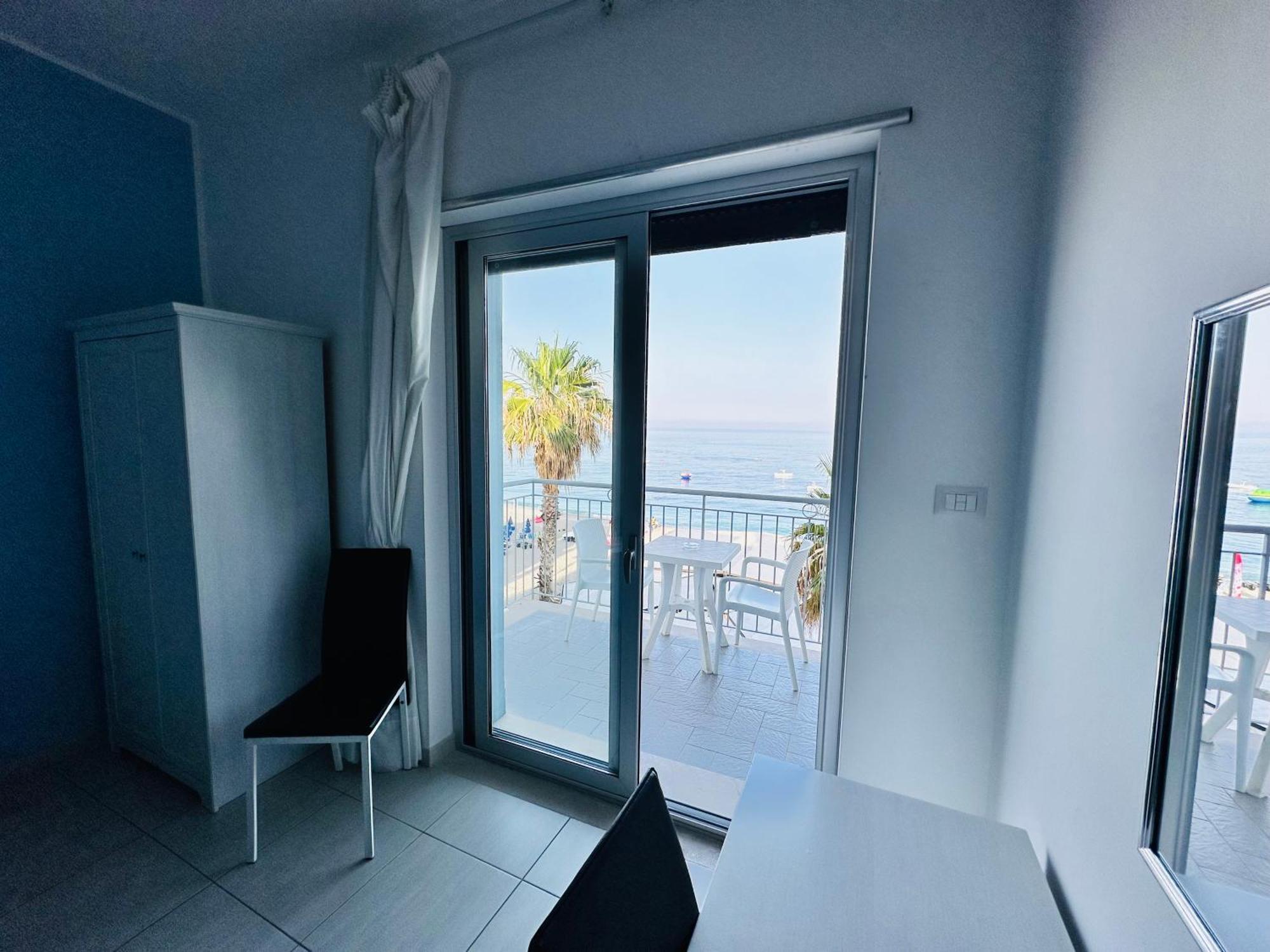 Maniel Beach Hotel Letojanni Exterior foto