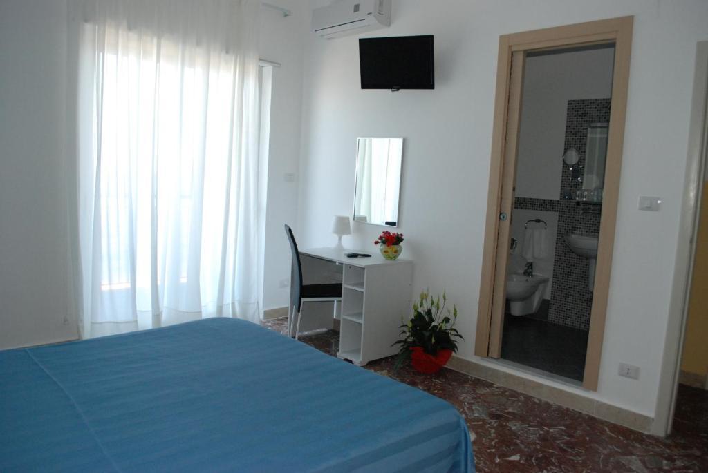 Maniel Beach Hotel Letojanni Zimmer foto