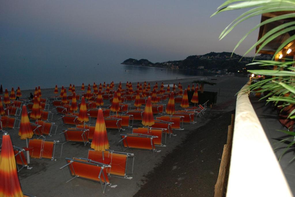 Maniel Beach Hotel Letojanni Exterior foto