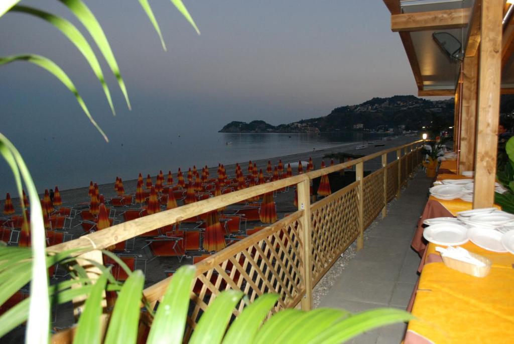 Maniel Beach Hotel Letojanni Exterior foto