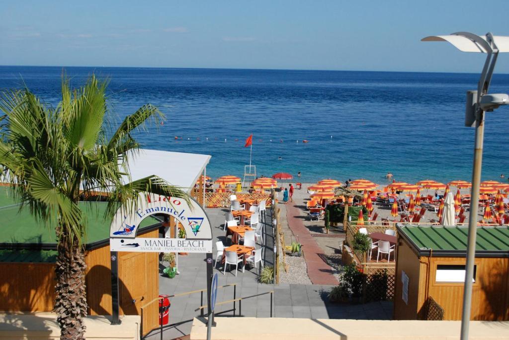 Maniel Beach Hotel Letojanni Exterior foto