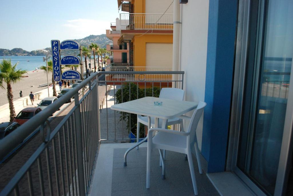 Maniel Beach Hotel Letojanni Zimmer foto